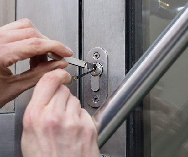 Examining-Various-Lock-Maintenance-Services-Offered-by-Locksmiths