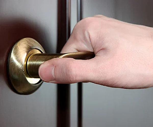 Guide-to-Opening-Locked-Doors-in-Emergency-Situations